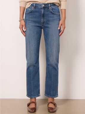 Evereve Straight Leg Jeans in Medium Blue Wash